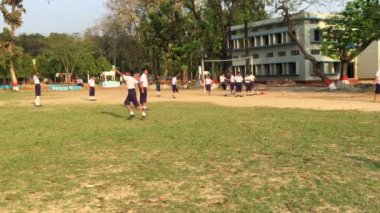 Bangladeş 'in başkenti Muhammed Dhaka' daki Dhaka Konut Model Koleji 'nde genç öğrencilerin faaliyetleri yaklaşık olarak Şubat 2019' da başladı..