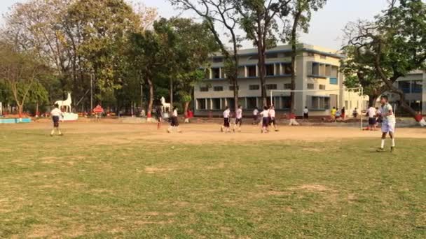 Νέοι Φοιτητές Δραστηριοποιούνται Εξωτερικούς Χώρους Στο Dhaka Residential Model College — Αρχείο Βίντεο