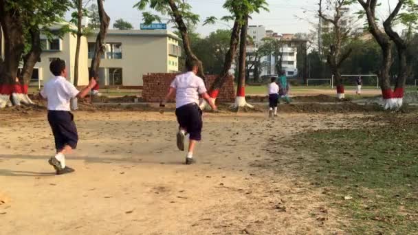 Fiatal Diákok Szabadtéri Tevékenységei Dhaka Lakómodell Főiskolán Mohammadpurban Dhakában Banglades — Stock videók