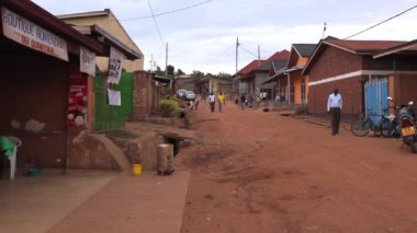 Doğu Afrika, Ruanda 'nın başkenti Kigali' nin Kicukiro ilçesinde yaklaşık Mart 2019 'da trafik vardı.
