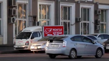 Moğolistan 'ın başkenti Ulaanbaatar' da sokak trafiği, yaklaşık Mart 2019