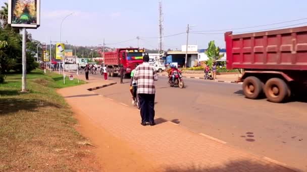 Дорожное Движение Районе Кикукиро Кигали Столице Руанды Восточная Африка Около — стоковое видео