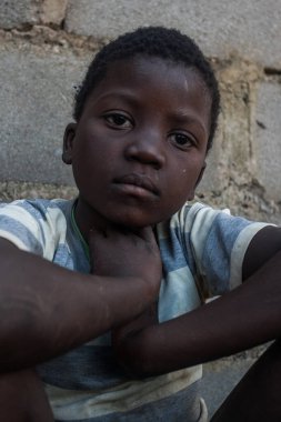 30 Temmuz 2008 'de Mbabane, Svaziland' da kimliği belirsiz bir Swazi çocuğunun portresi..