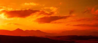 Güney Afrika 'daki Malolotja Ulusal Parkı üzerinde güzel renkli gökyüzü