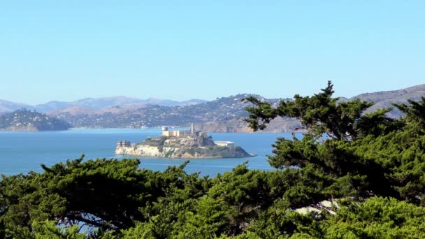 从美国加利福尼亚州旧金山的Telegraph Hill上看到的阿尔卡特拉兹岛 2018年 — 图库视频影像