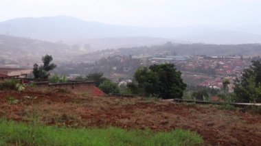 Ruanda 'nın başkenti Kigali' nin Doğu Afrika 'daki Nyanza Dağı' ndan görünüşü, yaklaşık Mart 2019.