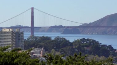 Golden Gate Köprüsü, San Francisco, California 'daki Telegraph Hill' den görüldüğü gibi, Ekim 2018.