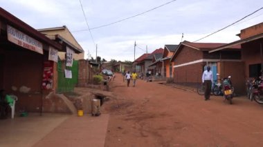 Doğu Afrika, Ruanda 'nın başkenti Kigali' nin Kicukiro ilçesinde yaklaşık Mart 2019 'da trafik vardı.