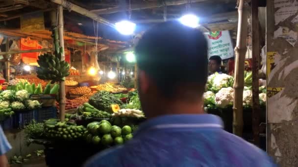 Άγνωστα Άτομα Στην Αγορά Shampa Στην Περιοχή Shyamoli Της Ντάκα — Αρχείο Βίντεο