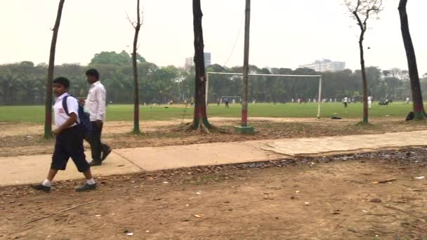 Junge Studenten Spielen Cricket Dhaka Residential Model College Mohammadpur Dhaka — Stockvideo