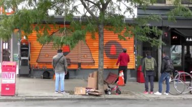 Brooklyn, Bushwick 'teki sokak manzarası, New York City' nin Brooklyn ilçesinin kuzey kesimindeki işçi sınıfı mahallesi, yaklaşık Ekim 2018.