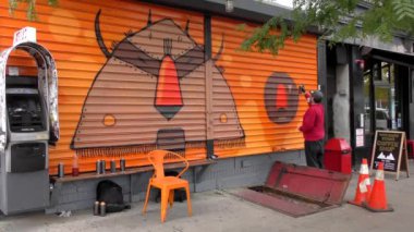 Brooklyn, Bushwick 'teki sokak manzarası, New York City' nin Brooklyn ilçesinin kuzey kesimindeki işçi sınıfı mahallesi, yaklaşık Ekim 2018.