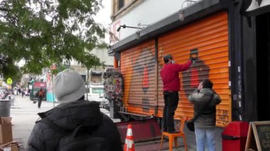 Brooklyn, Bushwick 'teki sokak manzarası, New York City' nin Brooklyn ilçesinin kuzey kesimindeki işçi sınıfı mahallesi, yaklaşık Ekim 2018.
