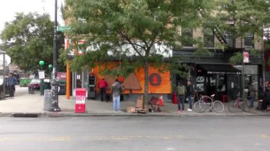 Brooklyn, Bushwick 'teki sokak manzarası, New York City' nin Brooklyn ilçesinin kuzey kesimindeki işçi sınıfı mahallesi, yaklaşık Ekim 2018.