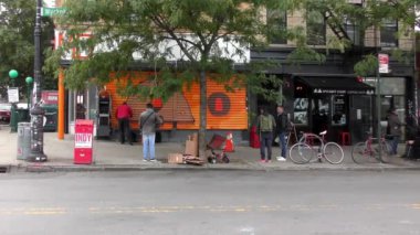 Brooklyn, Bushwick 'teki sokak manzarası, New York City' nin Brooklyn ilçesinin kuzey kesimindeki işçi sınıfı mahallesi, yaklaşık Ekim 2018.