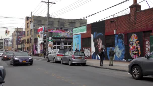 ブルックリンのストリートシーン2018年10月頃 ブルックリン区の北部にある労働者階級の地区 ブッシュウィック — ストック動画