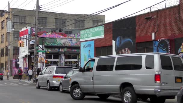 布鲁克林布什威克的街头场景 位于纽约市布鲁克林区北部的工人阶级社区 2018年10月左右 — 图库视频影像