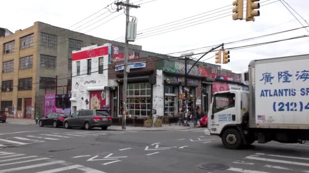 Gatuscenen Bushwick Brooklyn Ett Arbetarkvarter Norra Delen New York City — Stockvideo