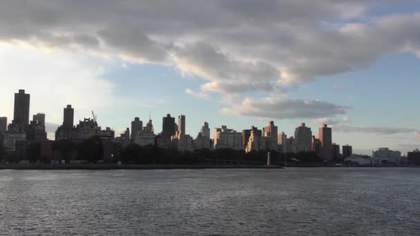 Upper East Side Manhattan Visto Desde Sócrates Sculpture Park Ubicado — Vídeo de stock