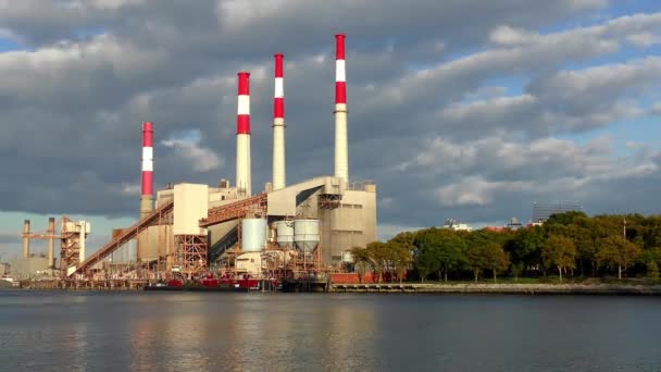 Ravenswood Generating Station Long Island City Queens New York Jak — Stock video