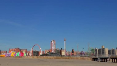 Luna Parkı, Coney Adası 'ndaki Coney Sahili' nden görüldüğü gibi, New York City, 2018