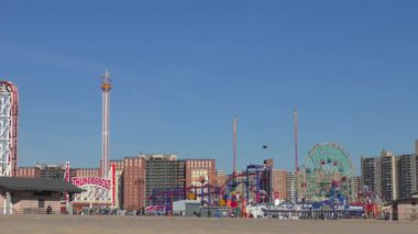 Luna Parkı, Coney Adası 'ndaki Coney Sahili' nden görüldüğü gibi, New York City, 2018
