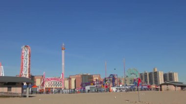Luna Parkı, Coney Adası 'ndaki Coney Sahili' nden görüldüğü gibi, New York City, 2018