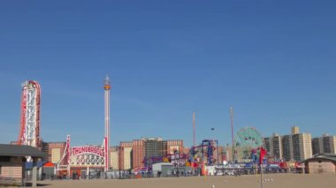 Luna Parkı, Coney Adası 'ndaki Coney Sahili' nden görüldüğü gibi, New York City, 2018
