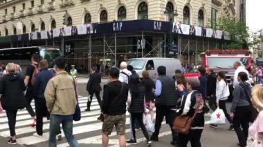 Kimliği belirsiz insanlar Manhattan, New York, Mayıs 2018