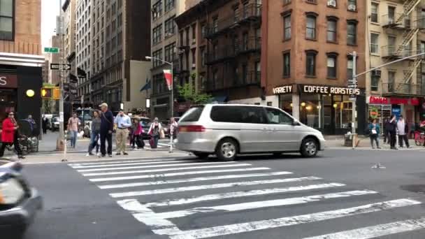 Tráfico Callejero Intersección Avenida Calle Oeste Manhattan Nueva York Alrededor — Vídeos de Stock