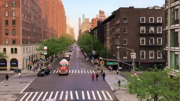 Ruch Skrzyżowaniu 10Th Avenue West 17Th Street Manhattanie Widziany High — Wideo stockowe