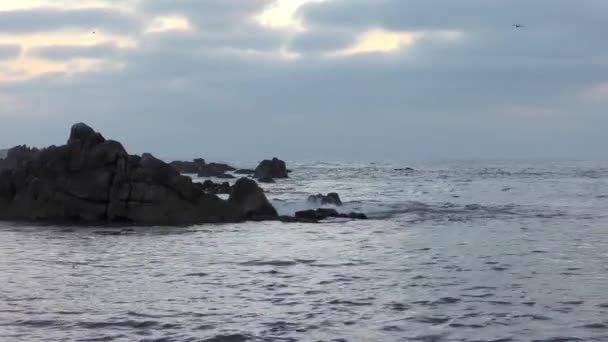 Ondas Salpicando Ilha San Cristobal Oceano Pacífico — Vídeo de Stock