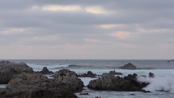 Vista Sobre Las Olas Salpicando Las Rocas Isla San Cristóbal — Vídeo de stock