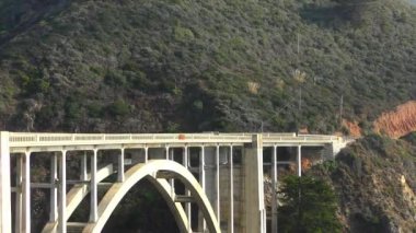 Bixby Creek Köprüsü, aynı zamanda Bixby Kanyon Köprüsü olarak da bilinir, Kaliforniya 'nın Big Sur kıyısında, 2018