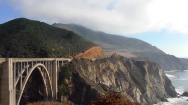 Bixby Creek Köprüsü, aynı zamanda Bixby Kanyon Köprüsü olarak da bilinir, Kaliforniya 'nın Big Sur kıyısında, 2018