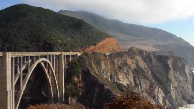 Bixby Creek Köprüsü, aynı zamanda Bixby Kanyon Köprüsü olarak da bilinir, Kaliforniya 'nın Big Sur kıyısında, 2018