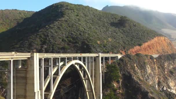 ビックスビー クリーク橋 Bixby Canyon Bridge カリフォルニア州ビッグサー海岸にある橋 — ストック動画