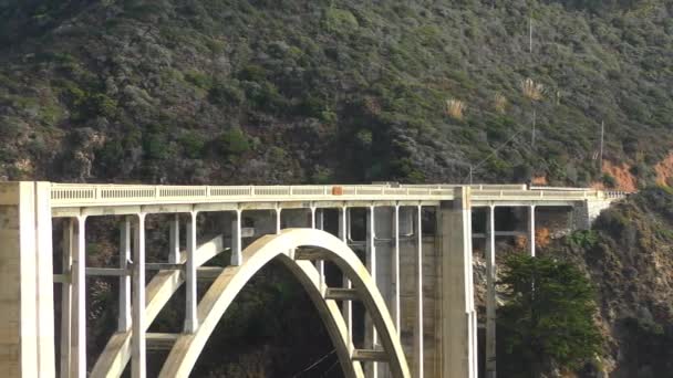 ビックスビー クリーク橋 Bixby Canyon Bridge カリフォルニア州ビッグサー海岸にある橋 — ストック動画