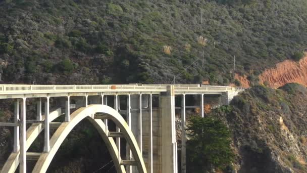 Bixby Creek Bridge Επίσης Γνωστή Bixby Canyon Bridge Στην Ακτή — Αρχείο Βίντεο