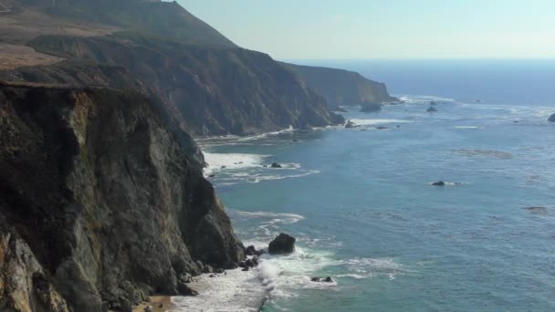 Optagelser Bølger Plaske Klippede Kyst Big Sur Californien – Stock-video