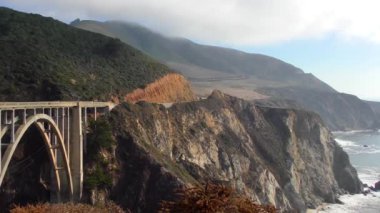 Bixby Creek Köprüsü, aynı zamanda Bixby Kanyon Köprüsü olarak da bilinir, Kaliforniya 'nın Big Sur kıyısında, 2018