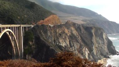 Bixby Creek Köprüsü, aynı zamanda Bixby Kanyon Köprüsü olarak da bilinir, Kaliforniya 'nın Big Sur kıyısında, 2018