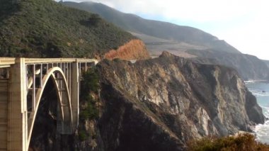 Bixby Creek Köprüsü, aynı zamanda Bixby Kanyon Köprüsü olarak da bilinir, Kaliforniya 'nın Big Sur kıyısında, 2018