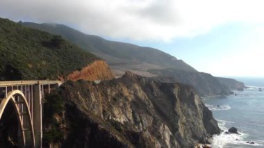 Bixby Creek Köprüsü, aynı zamanda Bixby Kanyon Köprüsü olarak da bilinir, Kaliforniya 'nın Big Sur kıyısında, 2018