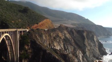 Bixby Creek Köprüsü, aynı zamanda Bixby Kanyon Köprüsü olarak da bilinir, Kaliforniya 'nın Big Sur kıyısında, 2018
