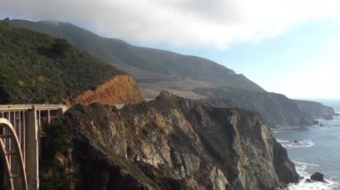 Bixby Creek Köprüsü, aynı zamanda Bixby Kanyon Köprüsü olarak da bilinir, Kaliforniya 'nın Big Sur kıyısında, 2018