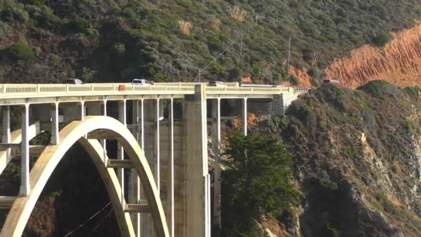 Bixby Creek Bridge Επίσης Γνωστή Bixby Canyon Bridge Στην Ακτή — Αρχείο Βίντεο