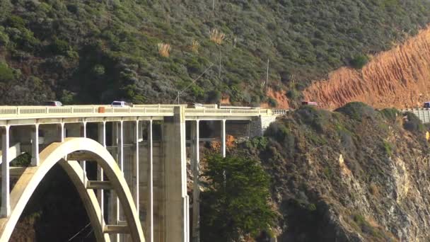 ビックスビー クリーク橋 Bixby Canyon Bridge カリフォルニア州ビッグサー海岸にある橋 — ストック動画