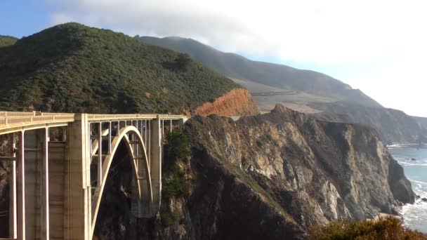 Bixby Creek Bridge Επίσης Γνωστή Bixby Canyon Bridge Στην Ακτή — Αρχείο Βίντεο