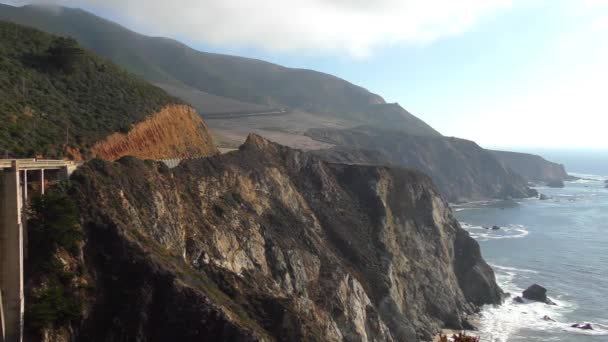 Bixby Creek Bridge Επίσης Γνωστή Bixby Canyon Bridge Στην Ακτή — Αρχείο Βίντεο